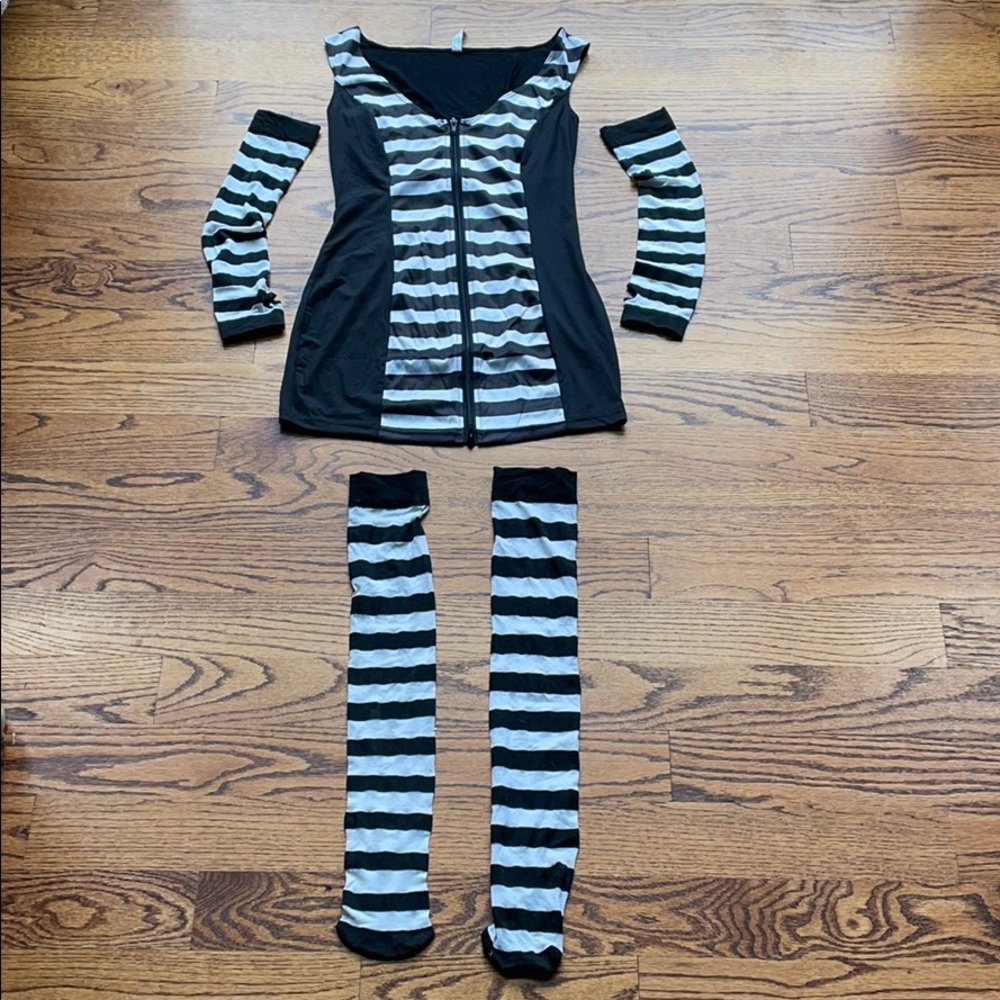 Halloween Ladies Prisoner Costume - Picture 5 of 7